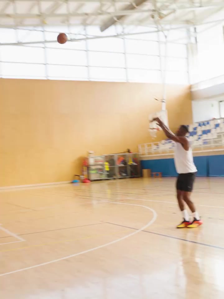 巴特勒社媒更新近期动态 一边度假一边训练两不耽误