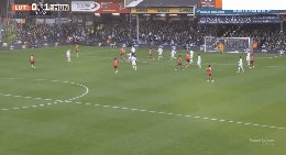 1708299508542093634.gif 【英超】卢顿1比2曼联 霍伊伦双响建功